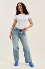 Load image into Gallery viewer, Judy Blue Mid Rise Rigid Magic Straight Fit in Light Wash - Regular
