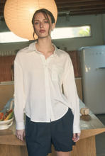 Load image into Gallery viewer, White &amp; Black Pinstripe Button Front Top
